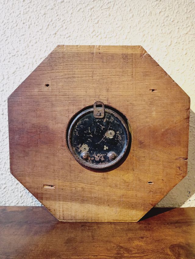 Reloj de pared Junghans octogonal de madera