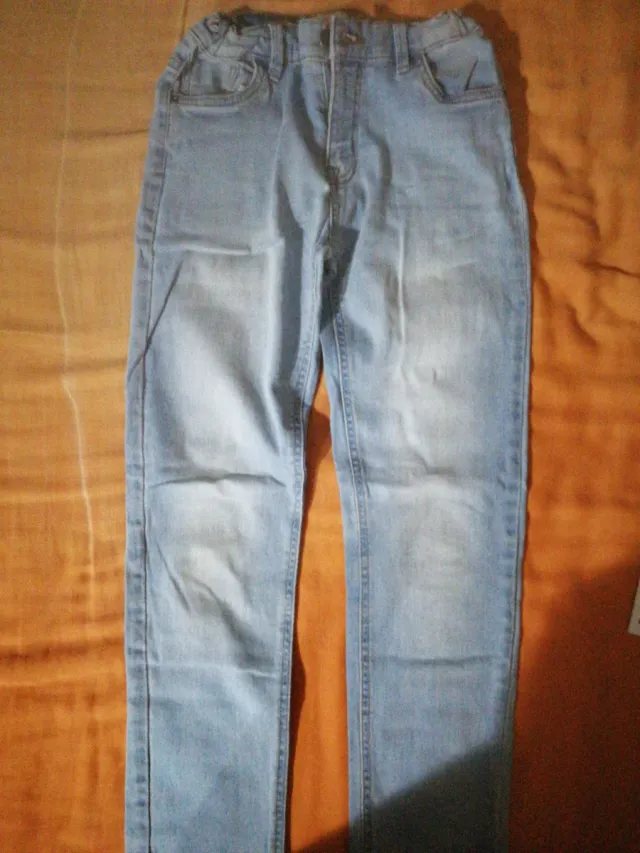 Vaqueros de niño talla 9 - 10,azules desgastados