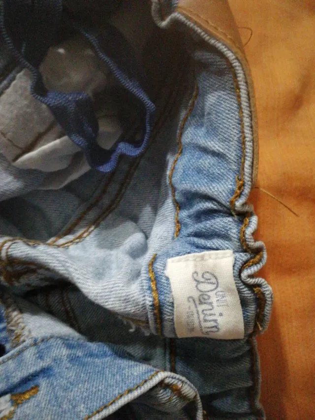 Vaqueros de niño talla 9 - 10,azules desgastados