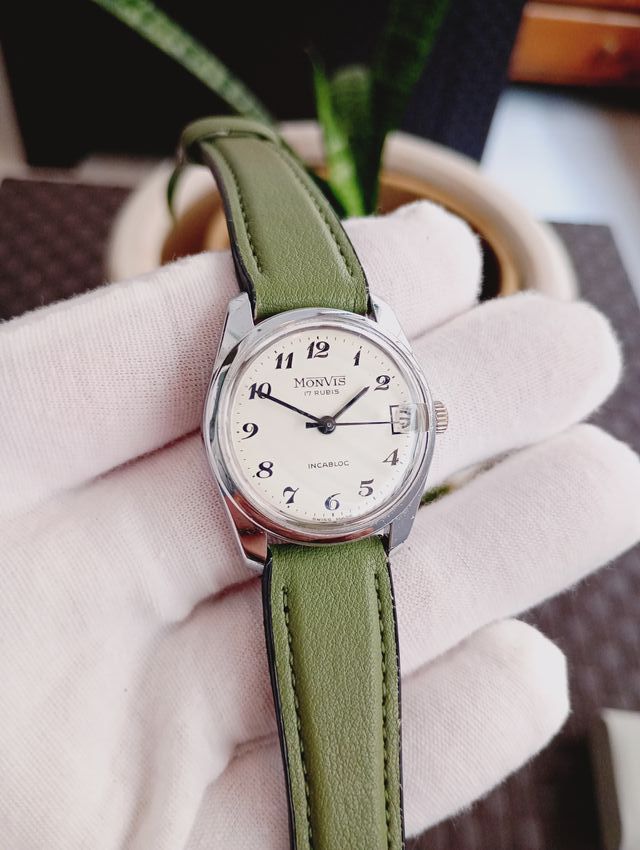 Reloj Monvis Plata y Verde