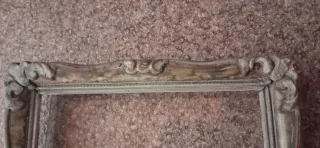 Cornice antica intagliata