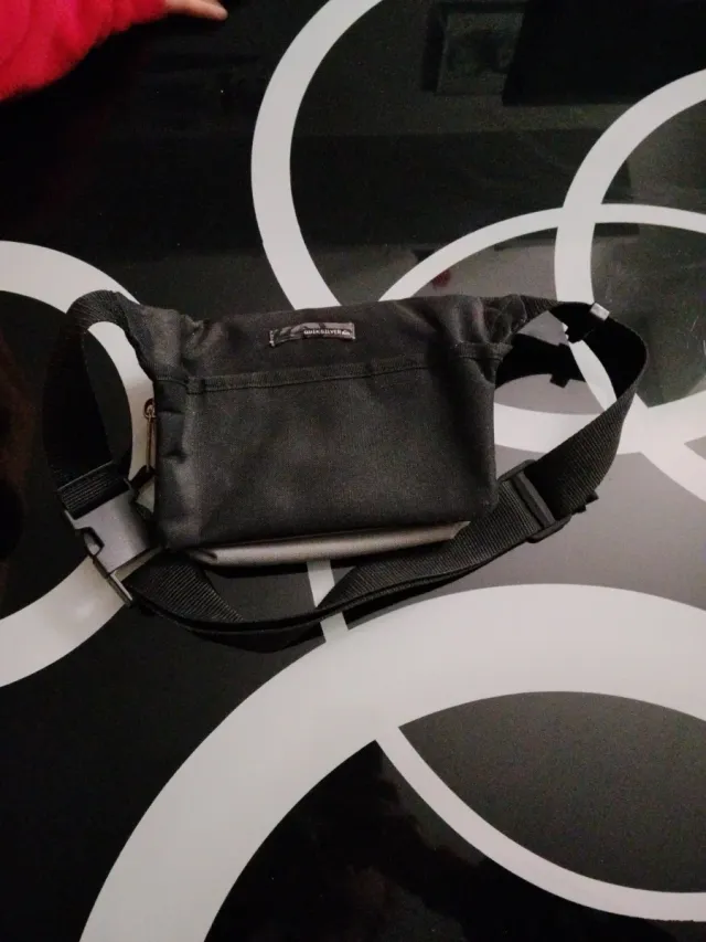 Riñonera Quiksilver Negra y Gris