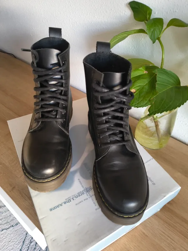 Botas plataforma de piel con cordones negras