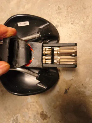 Sillín Mérida con multiherramienta