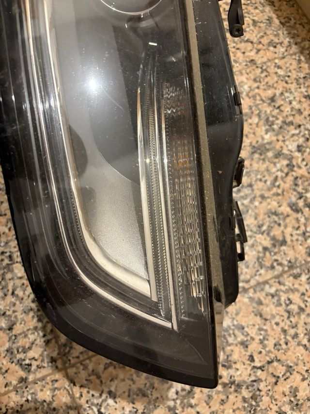 Faro Xenón Dcho Audi A4 B8