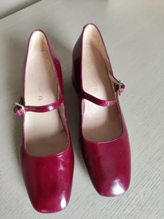 Zapatos de charol granate  Usados una vez