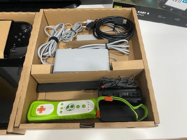 Nintendo Wii U Mario Kart 8 Premium Pack