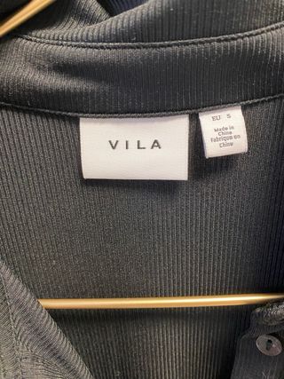 Vestido negro Vila