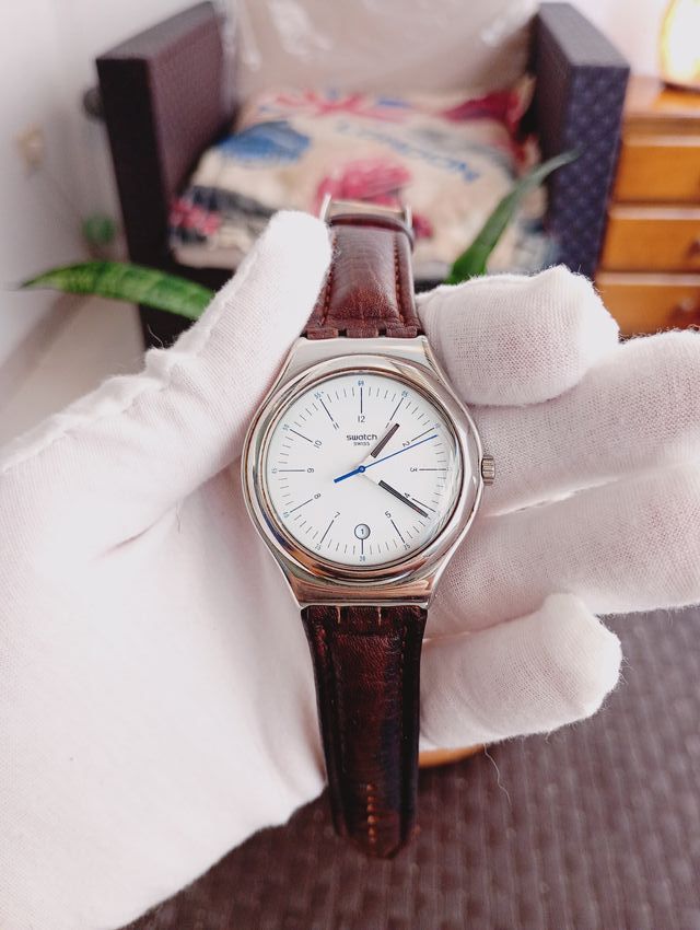 Reloj Swatch Blanco y Marrón