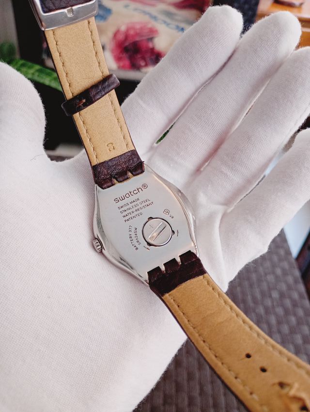 Reloj Swatch Blanco y Marrón