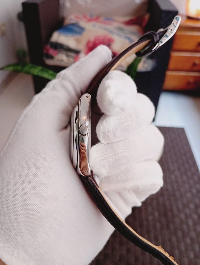 Reloj Swatch Blanco y Marrón