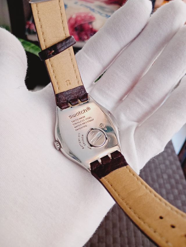 Reloj Swatch Blanco y Marrón