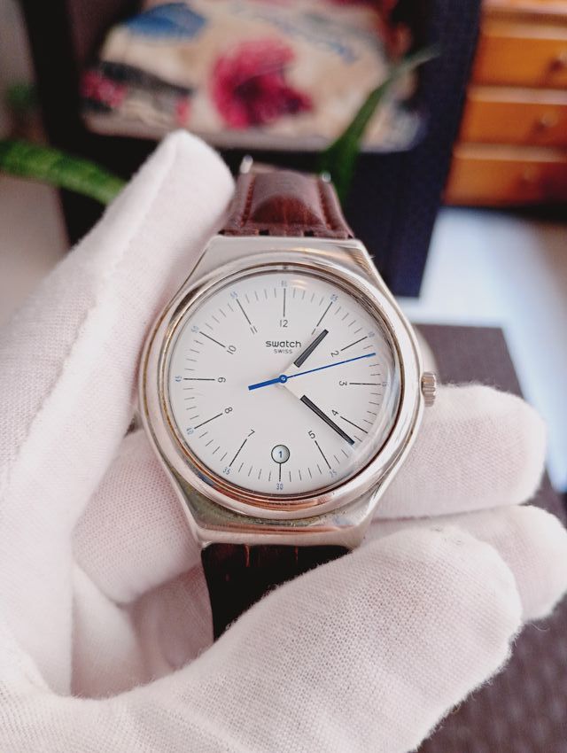 Reloj Swatch Blanco y Marrón