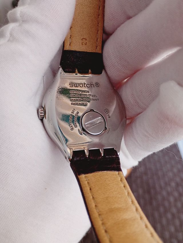 Reloj Swatch Blanco y Marrón