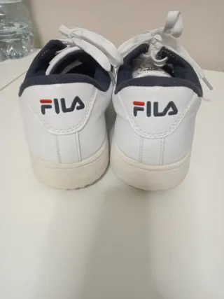 Tenis Fila Hombre Blancos y Azules