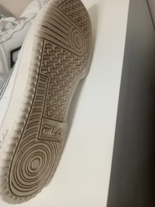 Tenis Fila Hombre Blancos y Azules