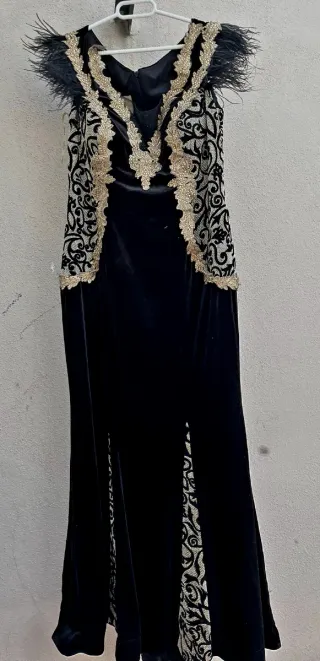 Vestido largo negro y dorado