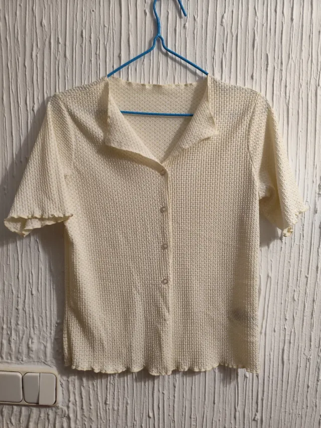 Blusa Shein beige manga corta