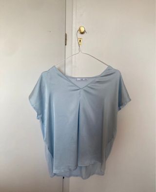 Blusa azul satinada Mango