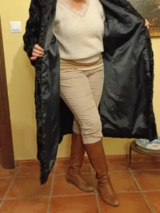 Abrigo negro garra de astracán