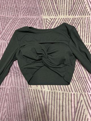 Top negro manga larga con nudo