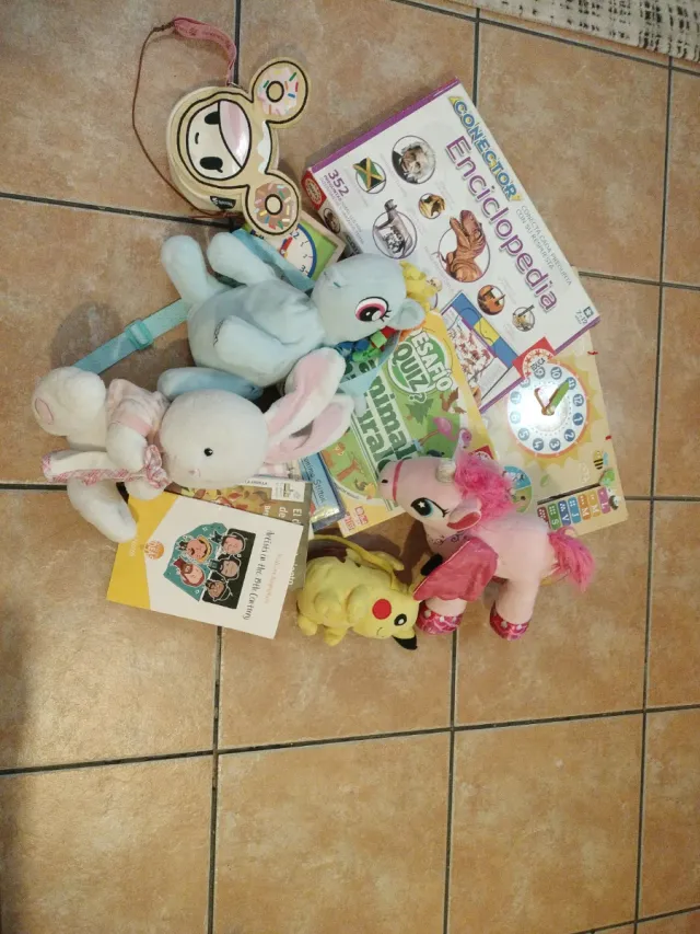 Lote Juguetes Peluches y Enciclopedia