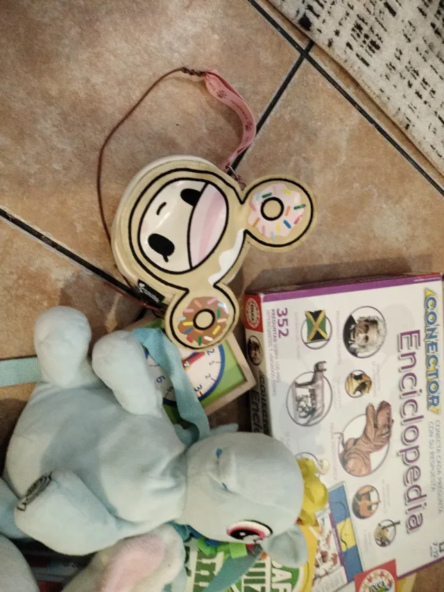 Lote Juguetes Peluches y Enciclopedia