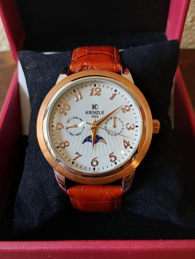 Reloj Kienzle 1822 Fase Lunar con correa marrón