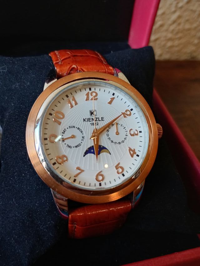 Reloj Kienzle 1822 Fase Lunar con correa marrón