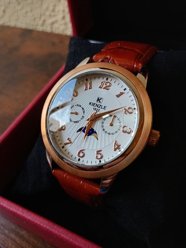 Reloj Kienzle 1822 Fase Lunar con correa marrón
