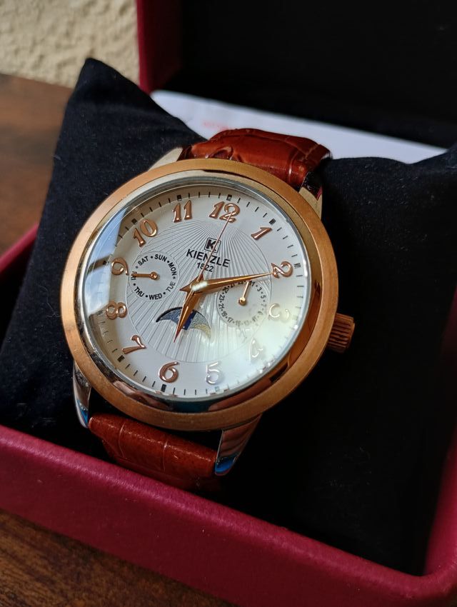 Reloj Kienzle 1822 Fase Lunar con correa marrón