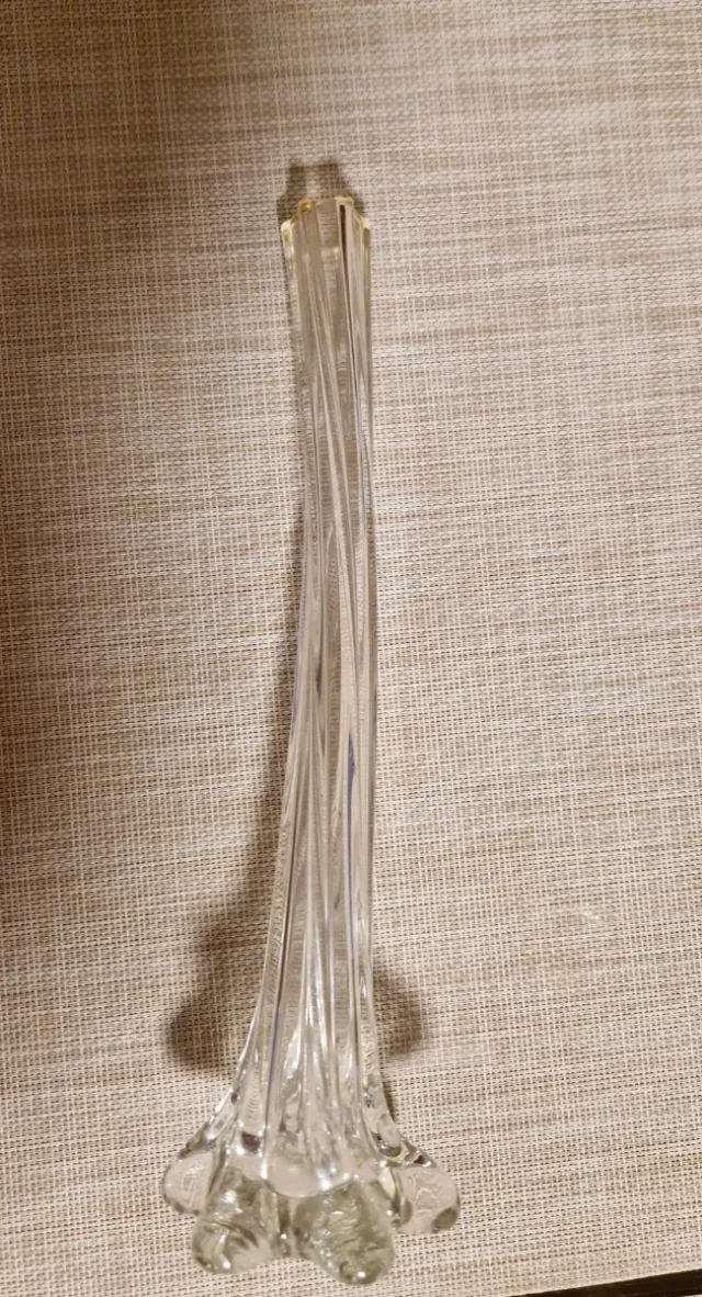 Jarrón de cristal alargado