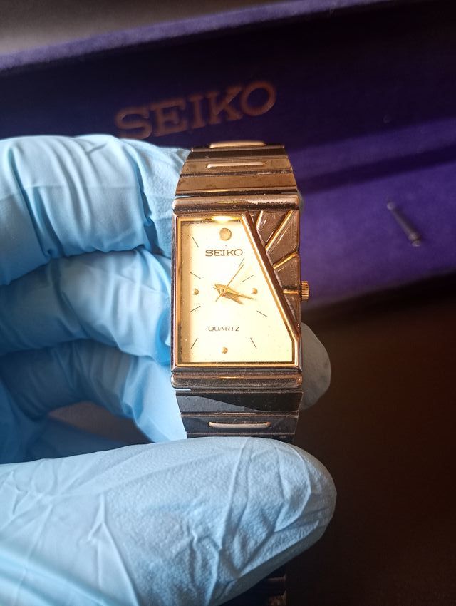 Reloj Seiko Cuarzo Dorado y Plateado