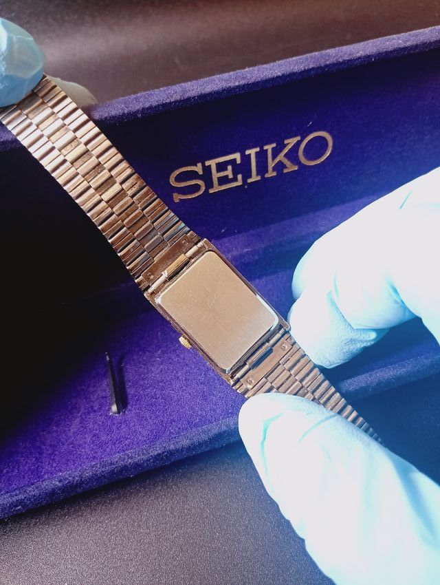 Reloj Seiko Cuarzo Dorado y Plateado