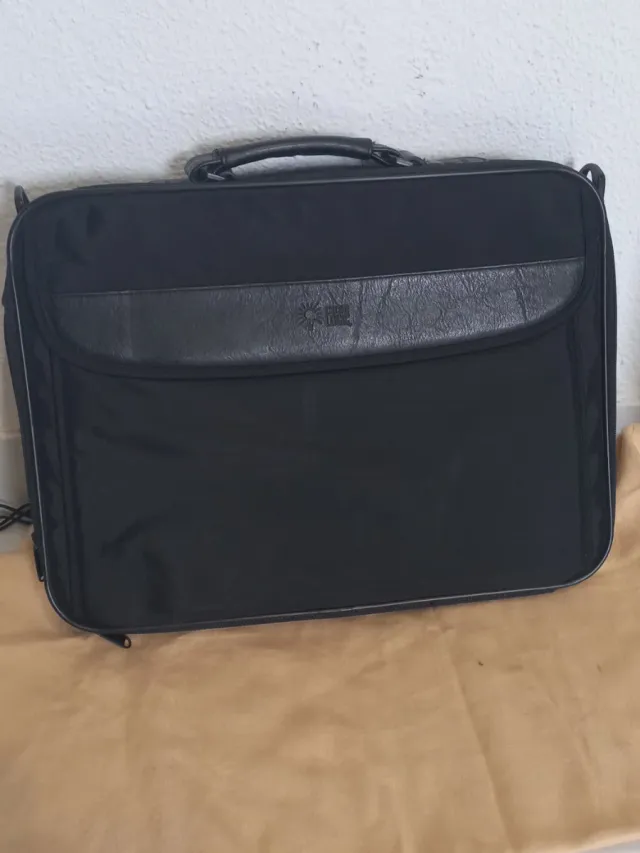 Maletín o bolso negro