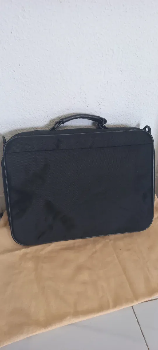 Maletín o bolso negro