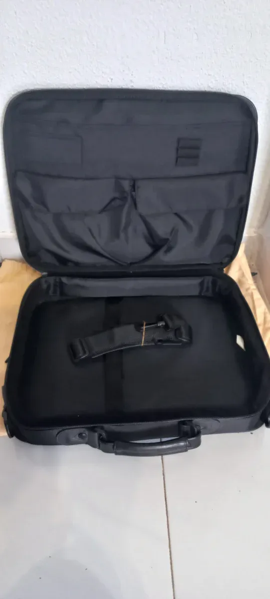 Maletín o bolso negro