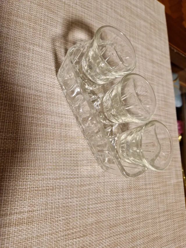 3 chupitos con bandeja de vidrio