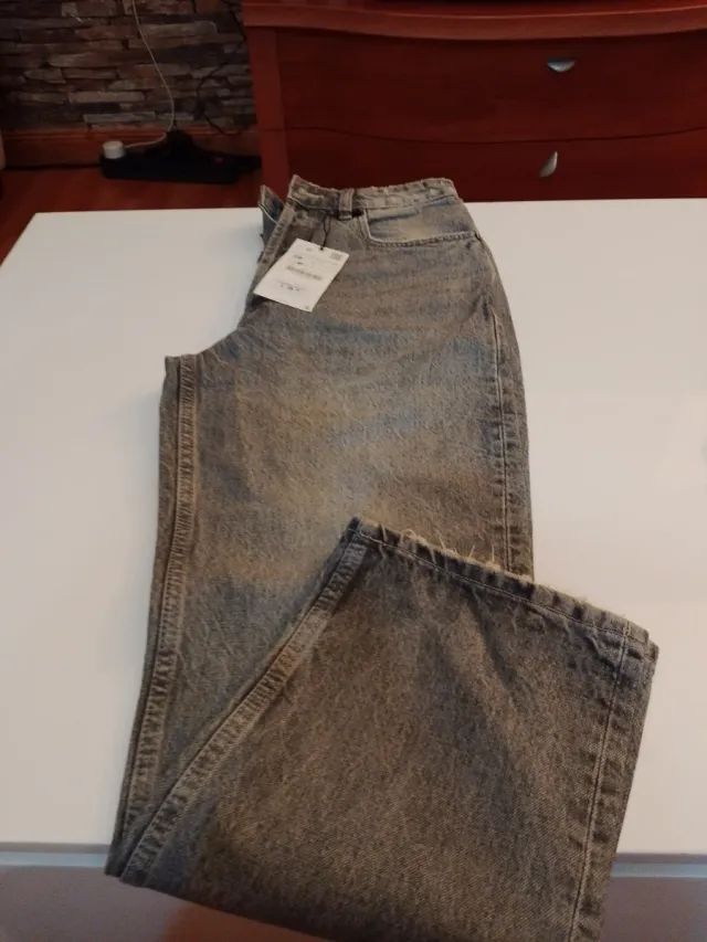 Vaqueros grises mujer