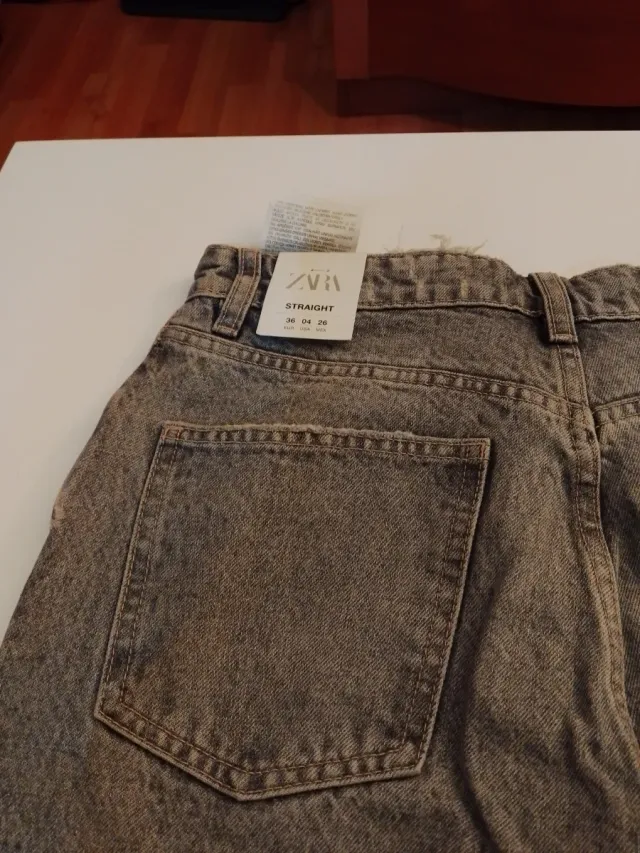 Vaqueros grises mujer