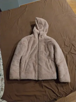 Chaqueta rosa palo con capucha