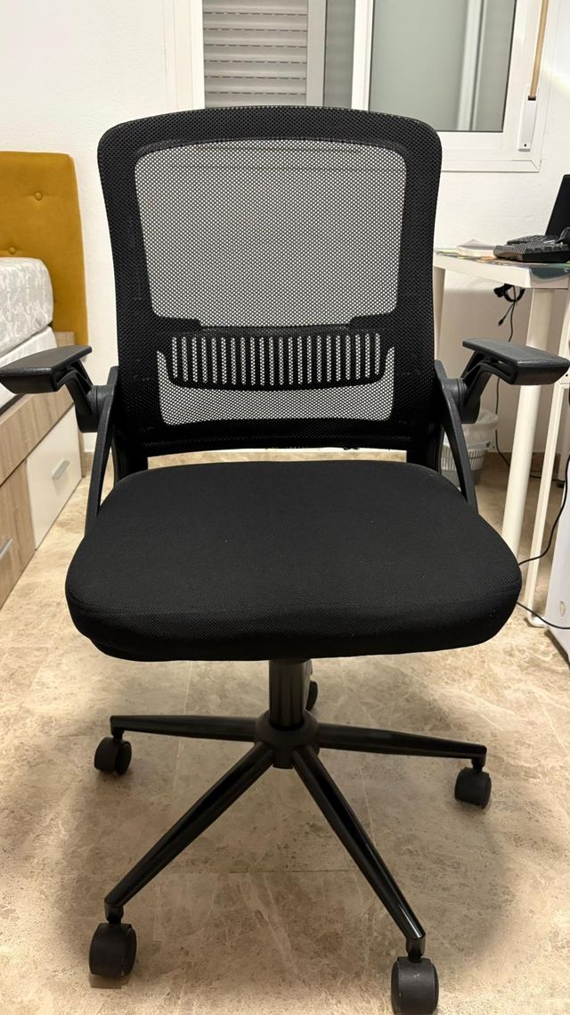Silla de oficina Naspaluro negra PRECIO NEGOCIABLE