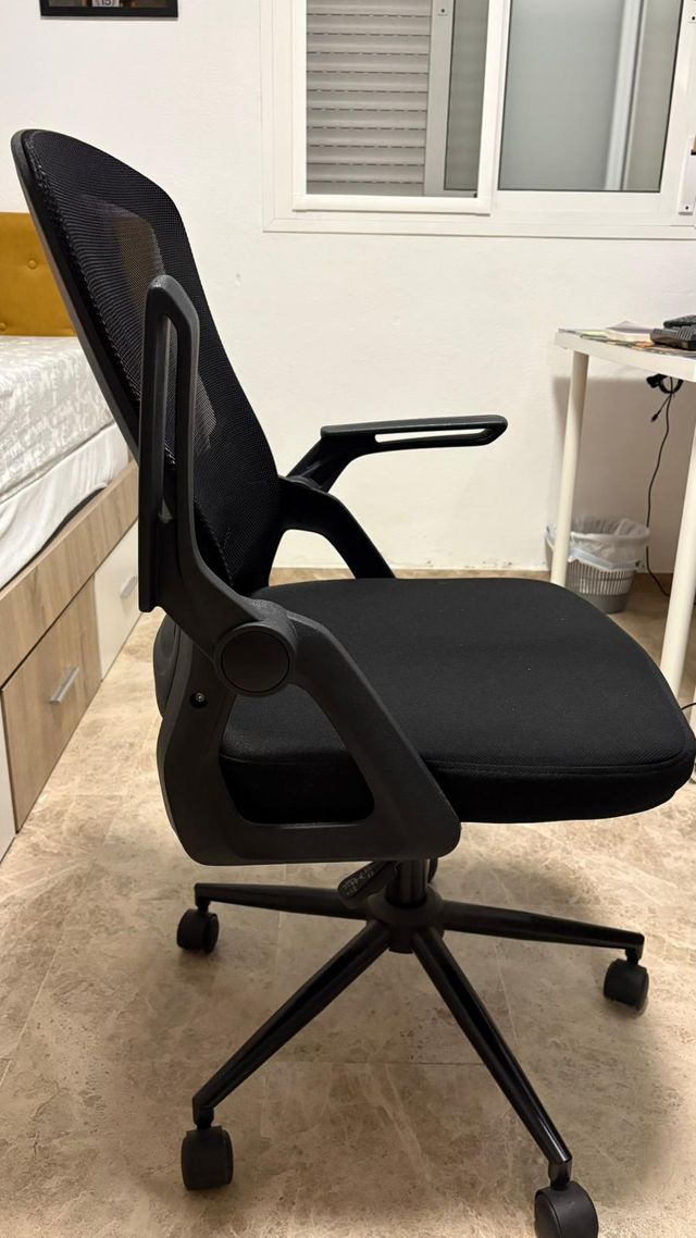 Silla de oficina Naspaluro negra PRECIO NEGOCIABLE