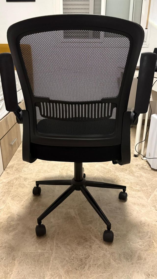 Silla de oficina Naspaluro negra PRECIO NEGOCIABLE