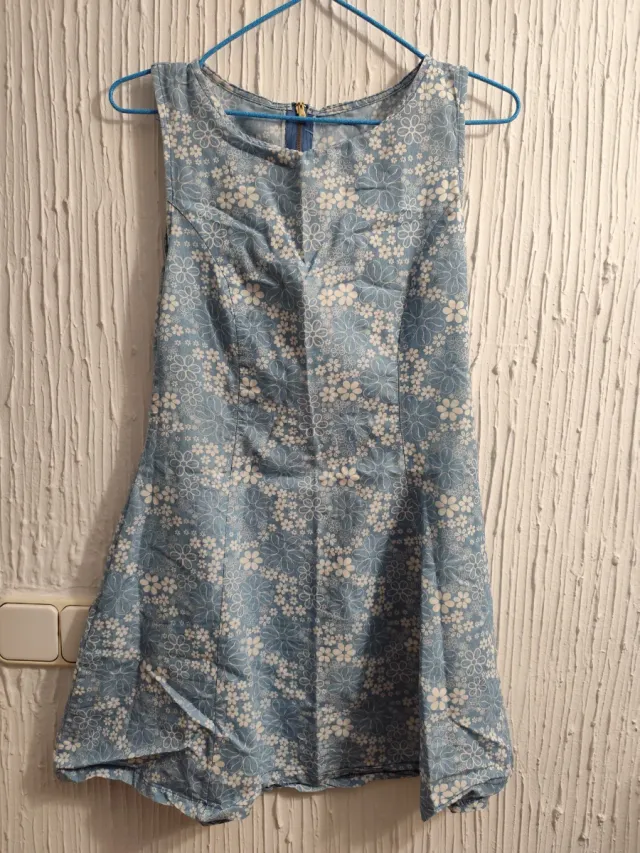 Vestido floral azul sin mangas