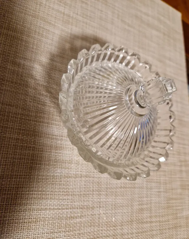 Caja de cristal tallado con tapa