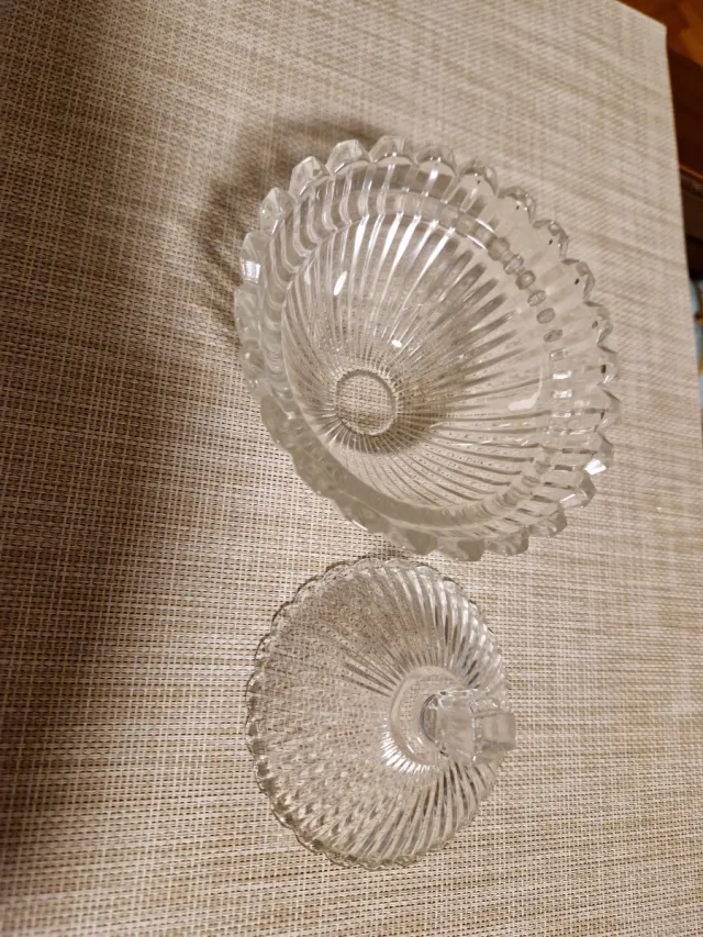 Caja de cristal tallado con tapa