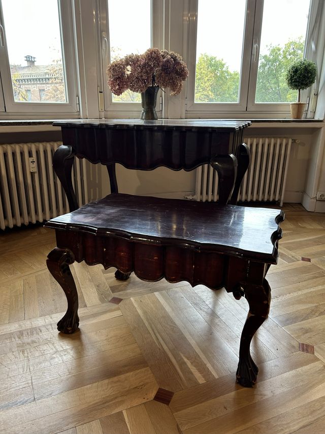 Tavolino in legno scuro