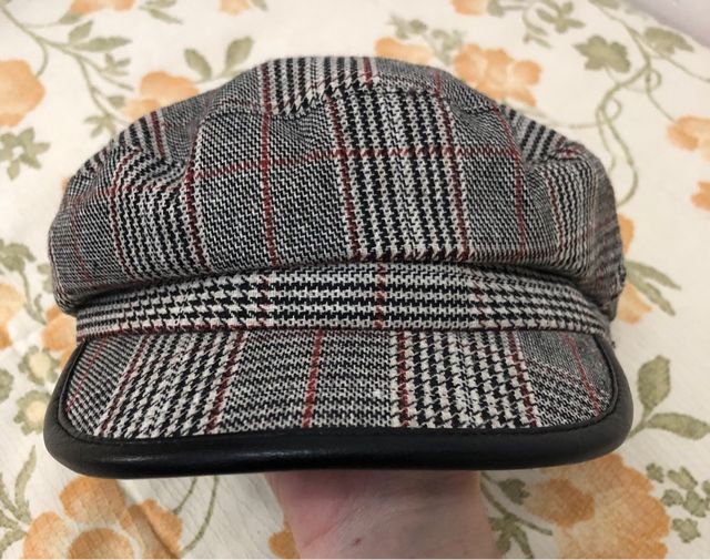 Gorra de invierno con etiqueta
