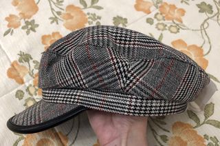 Gorra de invierno con etiqueta